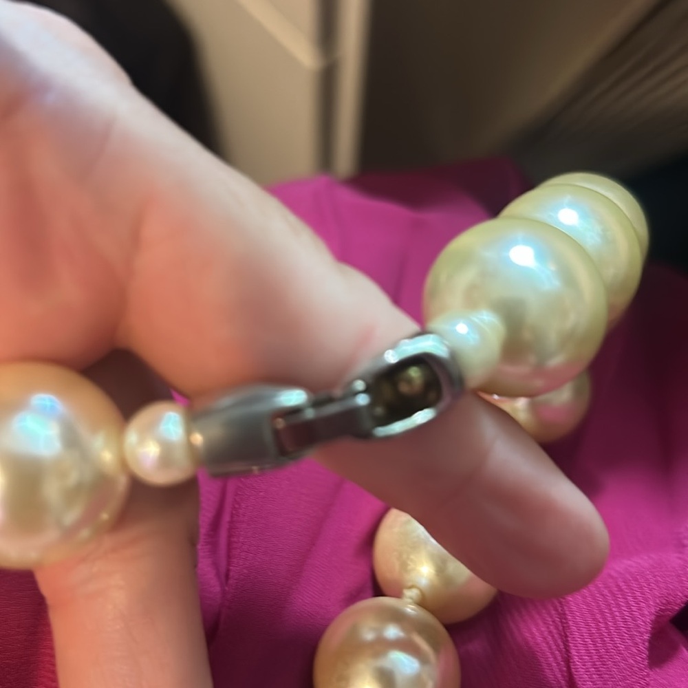 Extra Chunky Faux  Pearl Necklace / Chocker - Picture 6 of 6